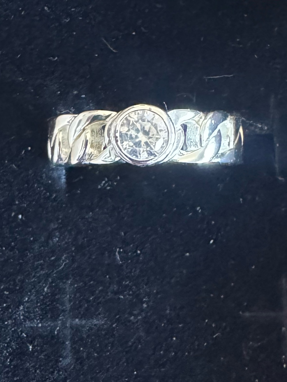 beautiful 9.5 Silver Tone cz crystal Pattern Ring with Center Stone link chain